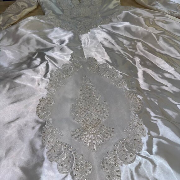 Jean Phoenix Bridal Vintage Wedding Dress with Train - Picture 3 of 15